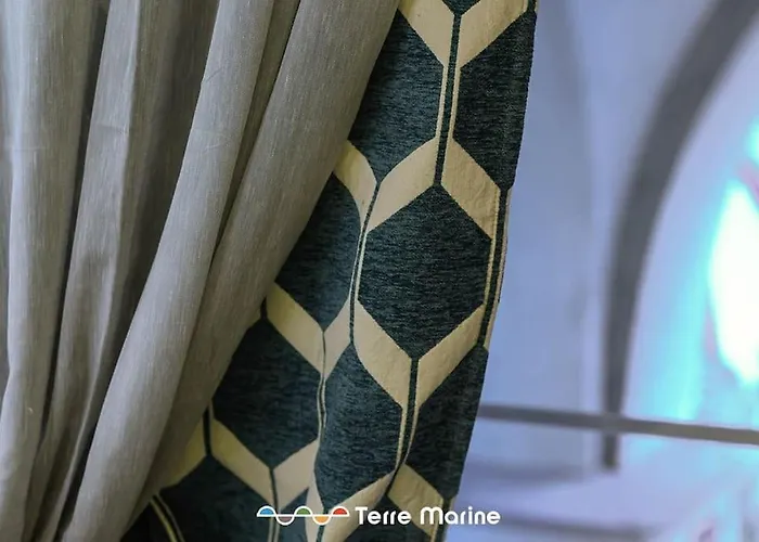 アパート Under Bridge, Terremarine *