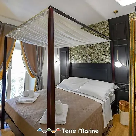 Apartment Under Bridge, Terremarine