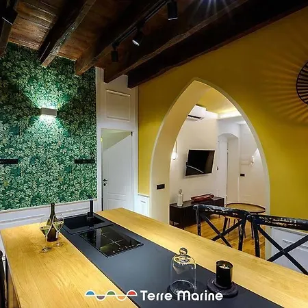 Apartment Under Bridge, Terremarine