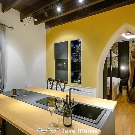 Apartment Under Bridge, Terremarine