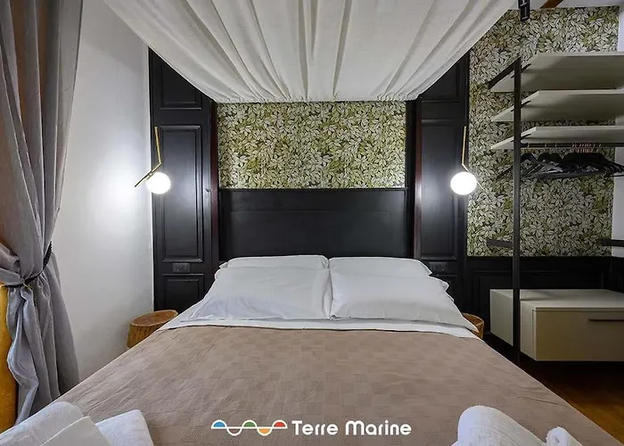 Under Bridge, Terremarine Lägenhet *